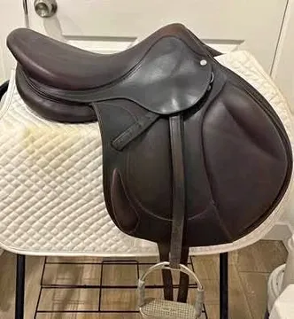 Parts & Memorabilia 17” Antares Monoflap Jump Saddle