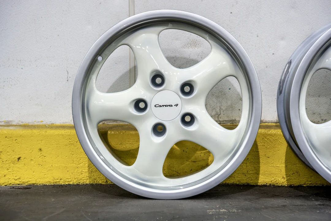 Porsche 993 Carrera 4 - Image 8 of 23