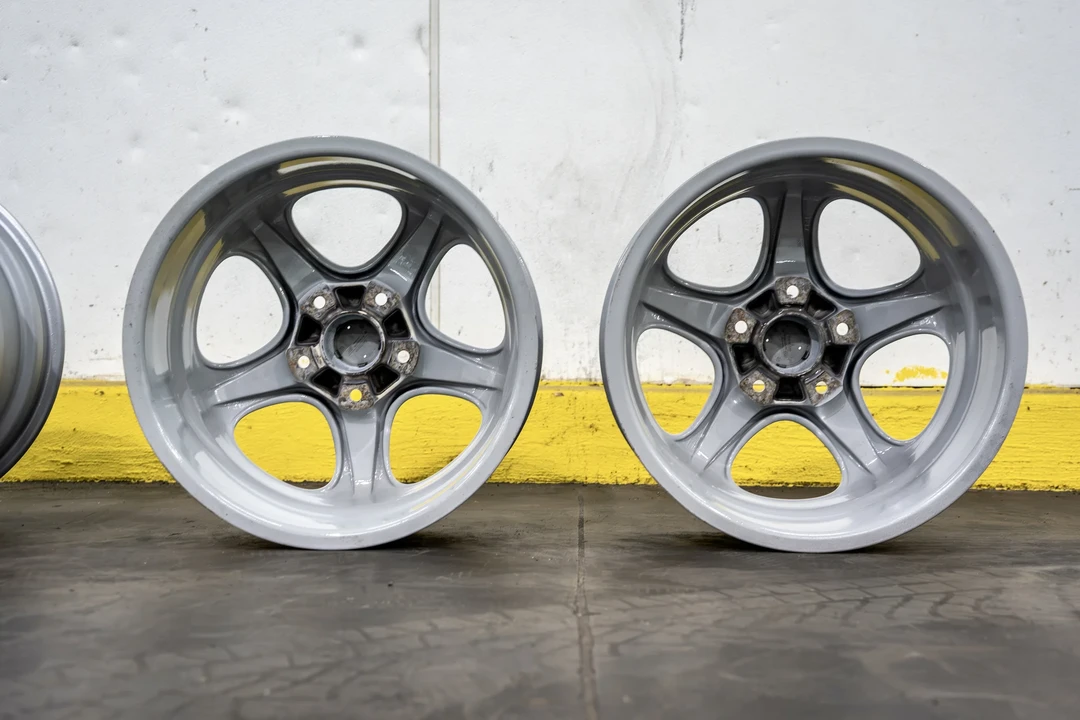 Porsche 993 Carrera 4 - Image 14 of 23