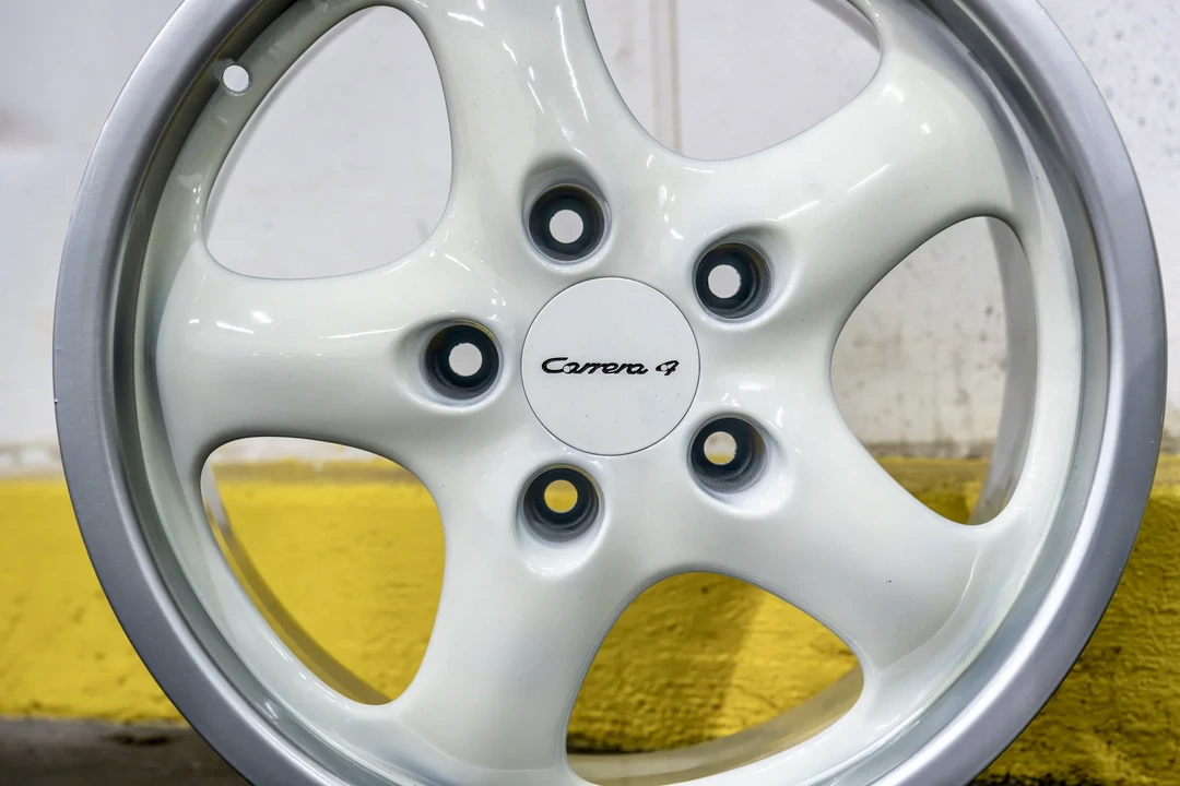 Porsche 993 Carrera 4 - Image 16 of 23