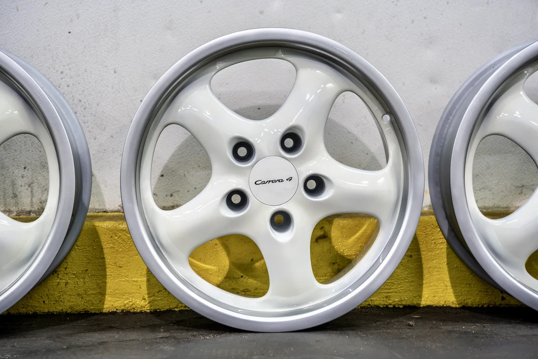 Porsche 993 Carrera 4 - Image 10 of 23