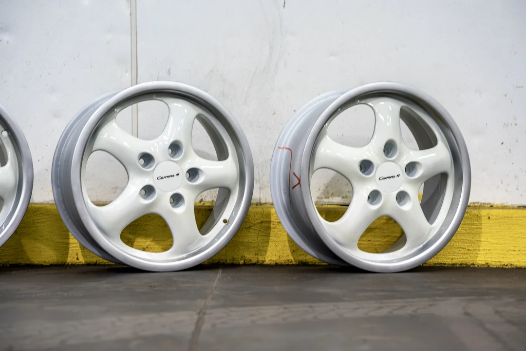 Porsche 993 Carrera 4 - Image 12 of 23