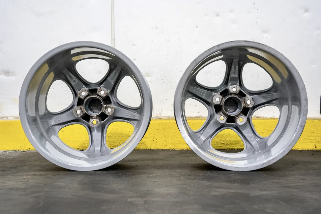 Porsche 993 Carrera 4 - Image 15 of 23