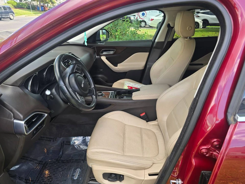 2017 Jaguar F-Pace - Image 4 of 11