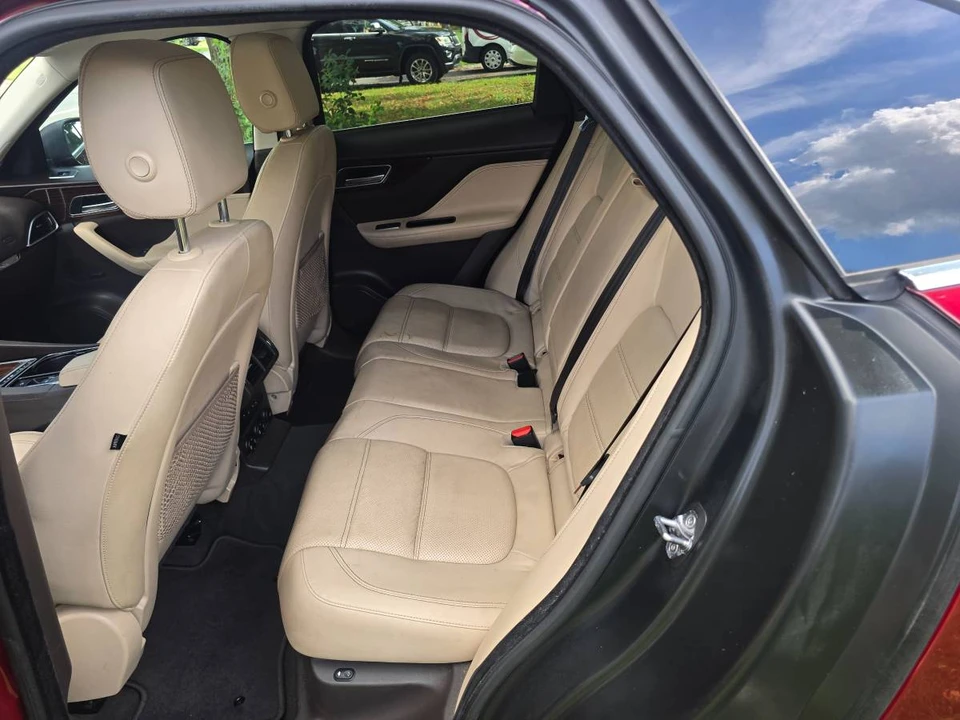 2017 Jaguar F-Pace - Image 5 of 11