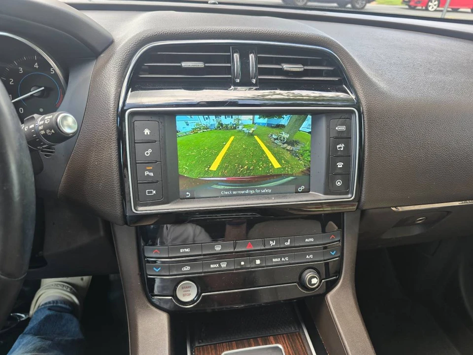 2017 Jaguar F-Pace - Image 8 of 11