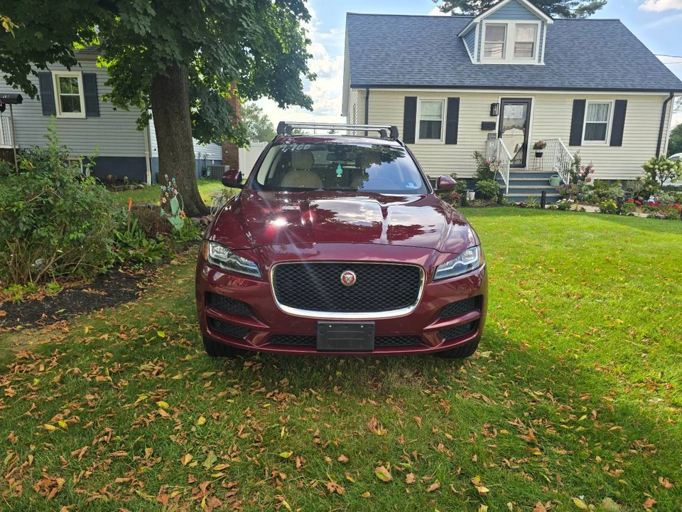 2017 Jaguar F-Pace - Image 2 of 11