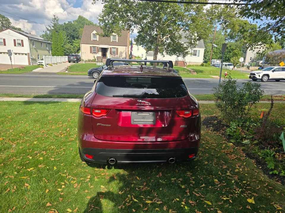 2017 Jaguar F-Pace - Image 3 of 11