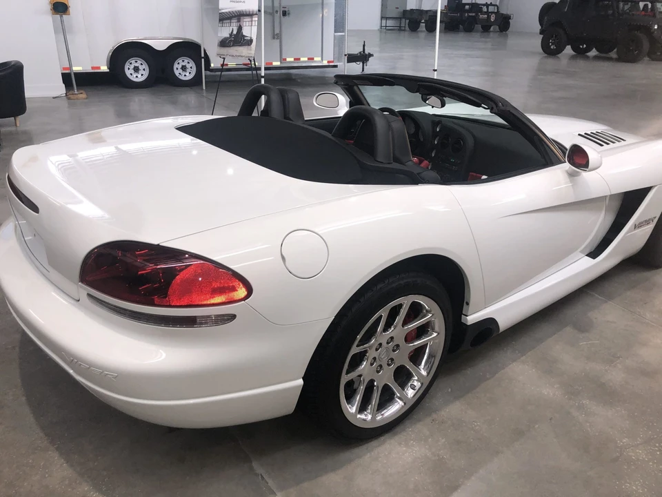 2004 Dodge Viper 2nd Gen - Image 16 of 31
