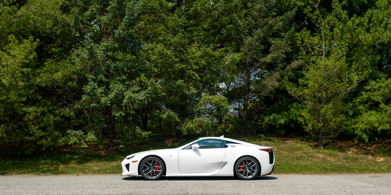 2012 Lexus LFA - Image 13 of 31
