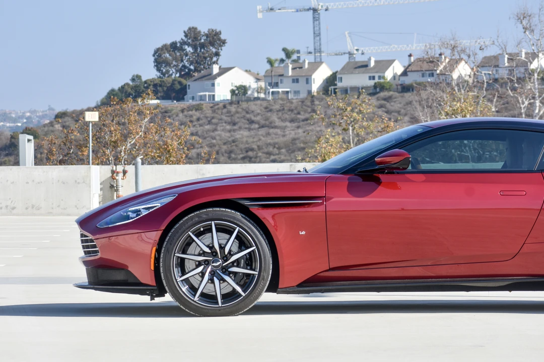 2017 Aston Martin DB11 V12 - Image 15 of 31