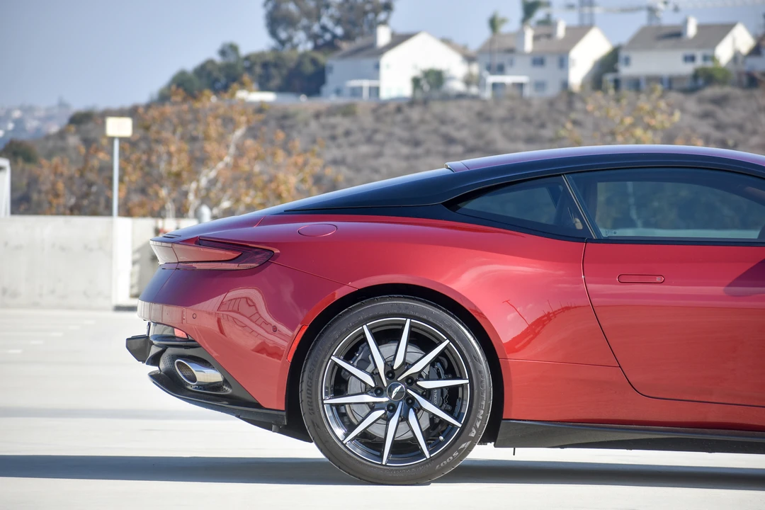 2017 Aston Martin DB11 V12 - Image 17 of 31