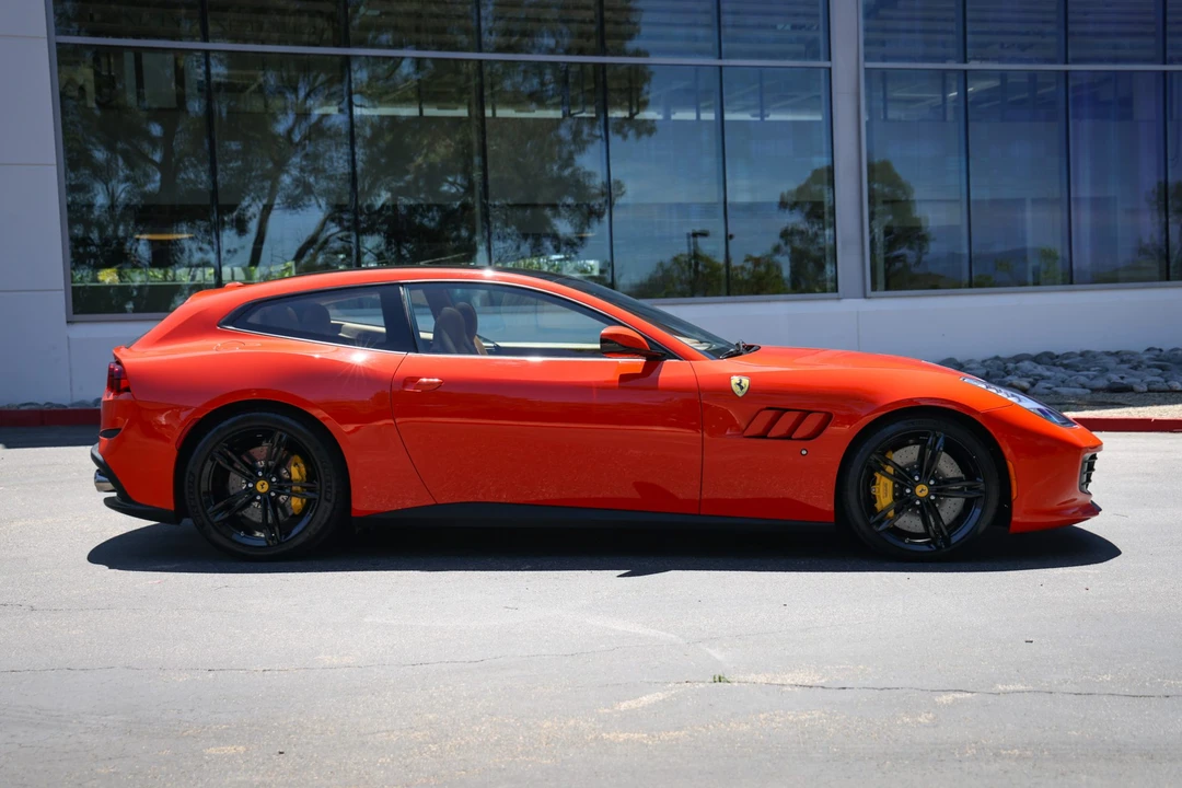 2018 Ferrari GTC4Lusso - Image 8 of 31