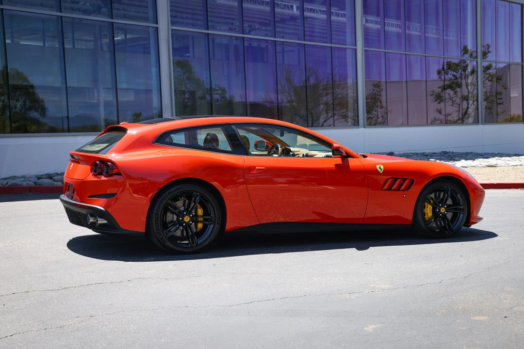 2018 Ferrari GTC4Lusso - Image 7 of 31