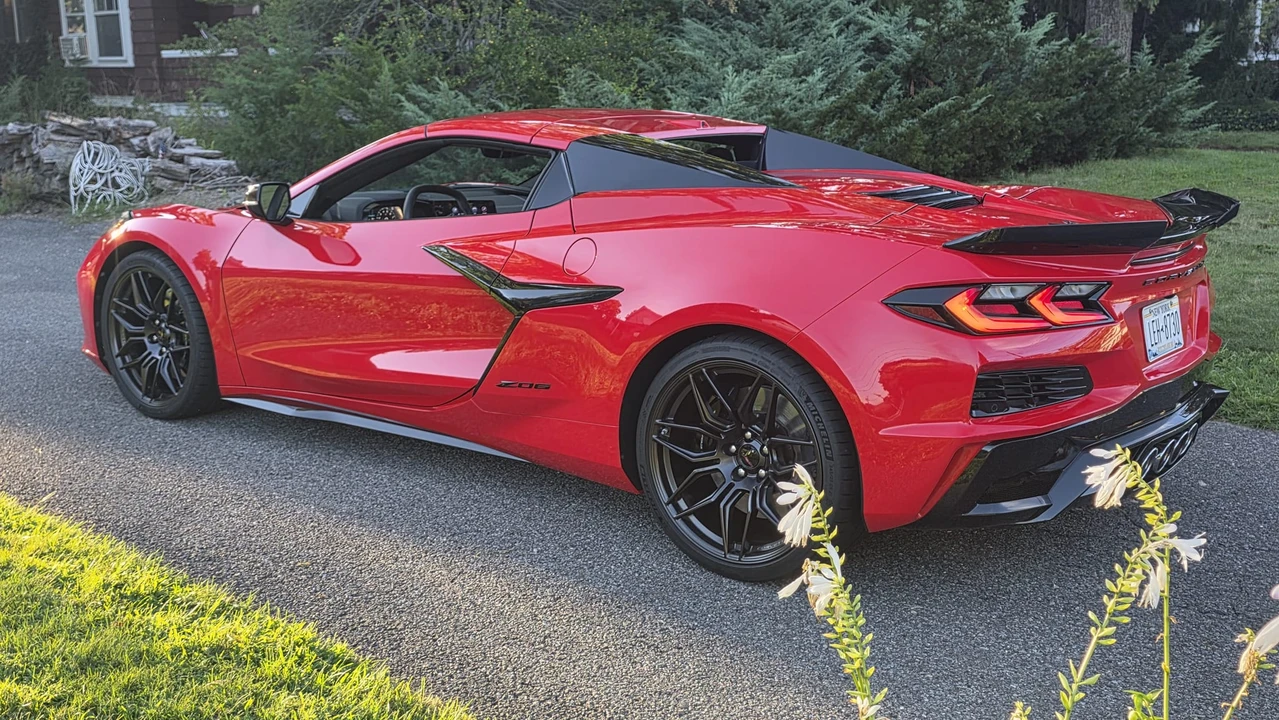 2023 Chevrolet Corvette C8 Z06 - Image 16 of 31