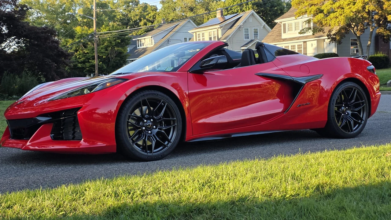 2023 Chevrolet Corvette C8 Z06 - Image 2 of 31