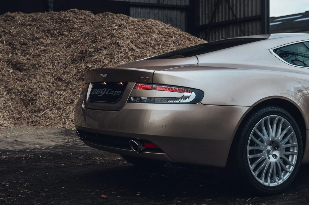 2010 Aston Martin DB9 - Image 25 of 31