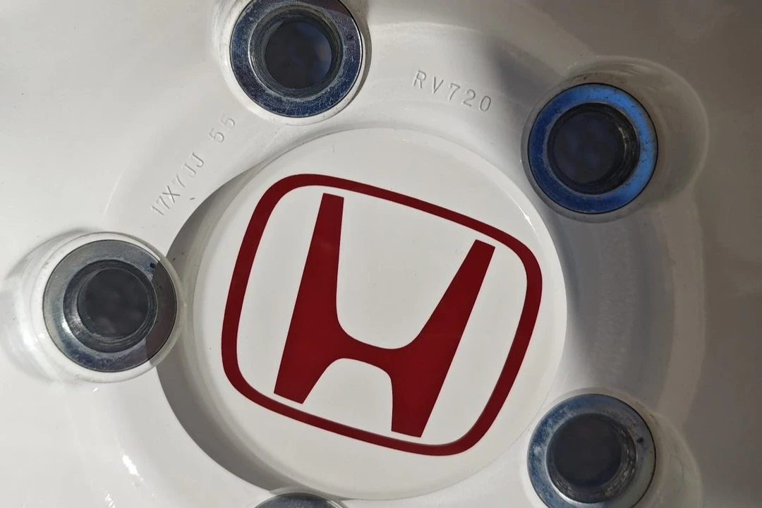 Parts & Memorabilia Other Wheels - Image 3 of 3