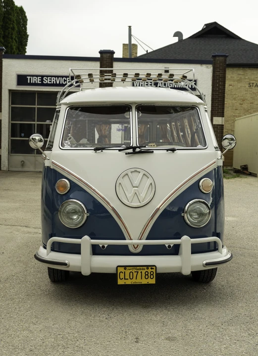 1975 Volkswagen Split-Window Bus - Image 2 of 31