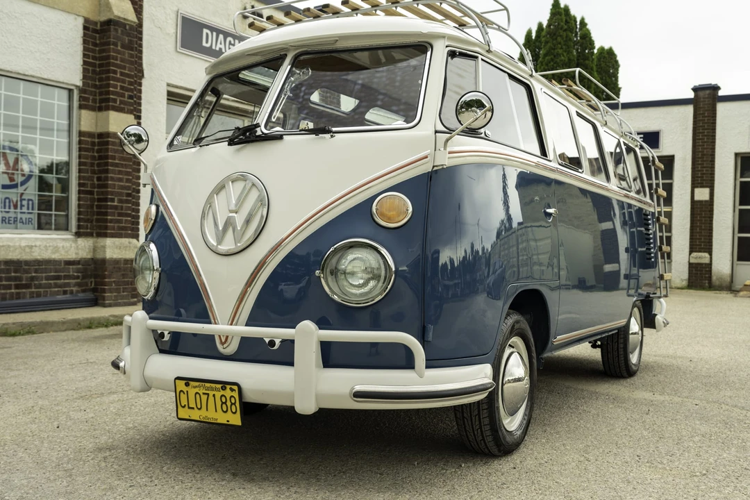 1975 Volkswagen Split-Window Bus - Image 4 of 31