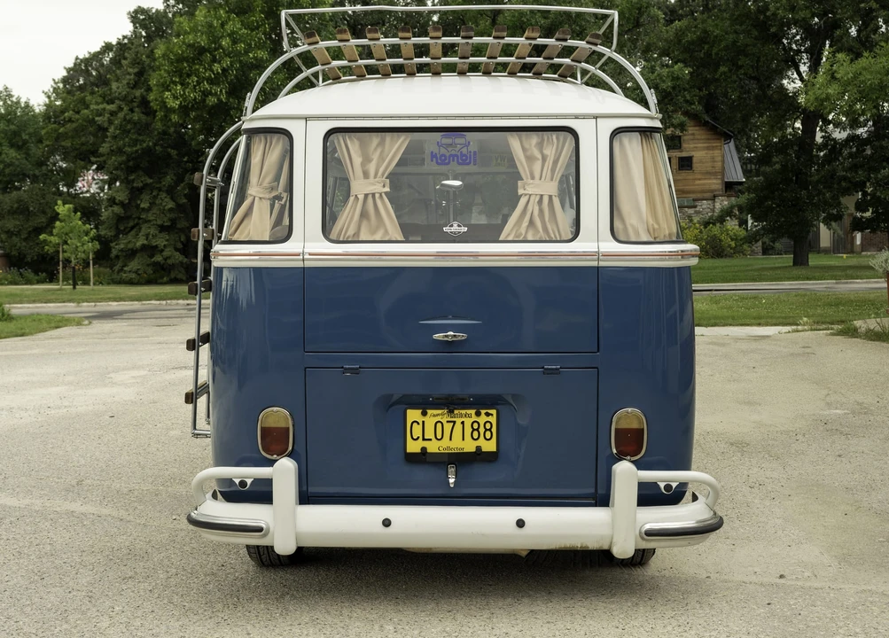 1975 Volkswagen Split-Window Bus - Image 10 of 31