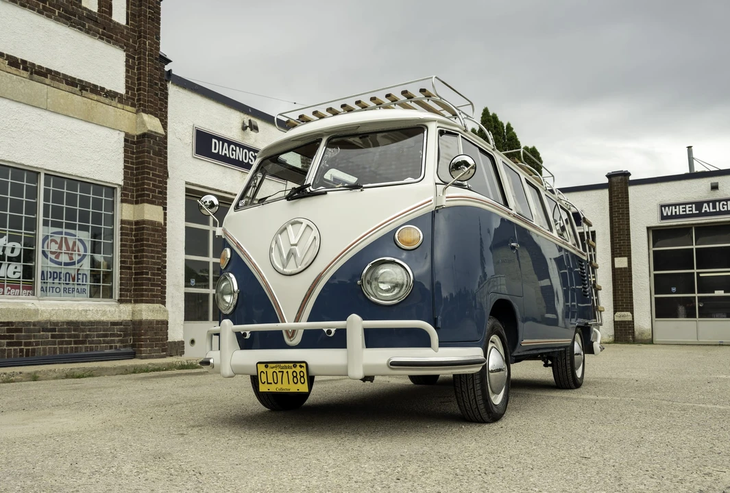 1975 Volkswagen Split-Window Bus - Image 5 of 31