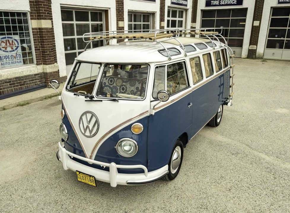 1975 Volkswagen Split-Window Bus - Image 3 of 31