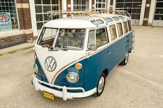 1975 Volkswagen Type 2 Kombi 23-Window Conversion