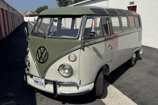 1963 Volkswagen Type 2 21-Window Deluxe