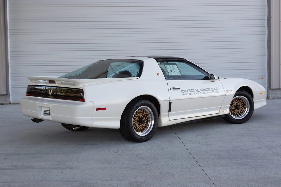 1989 Pontiac Firebird Trans Am 3rd Gen - Image 15 of 31