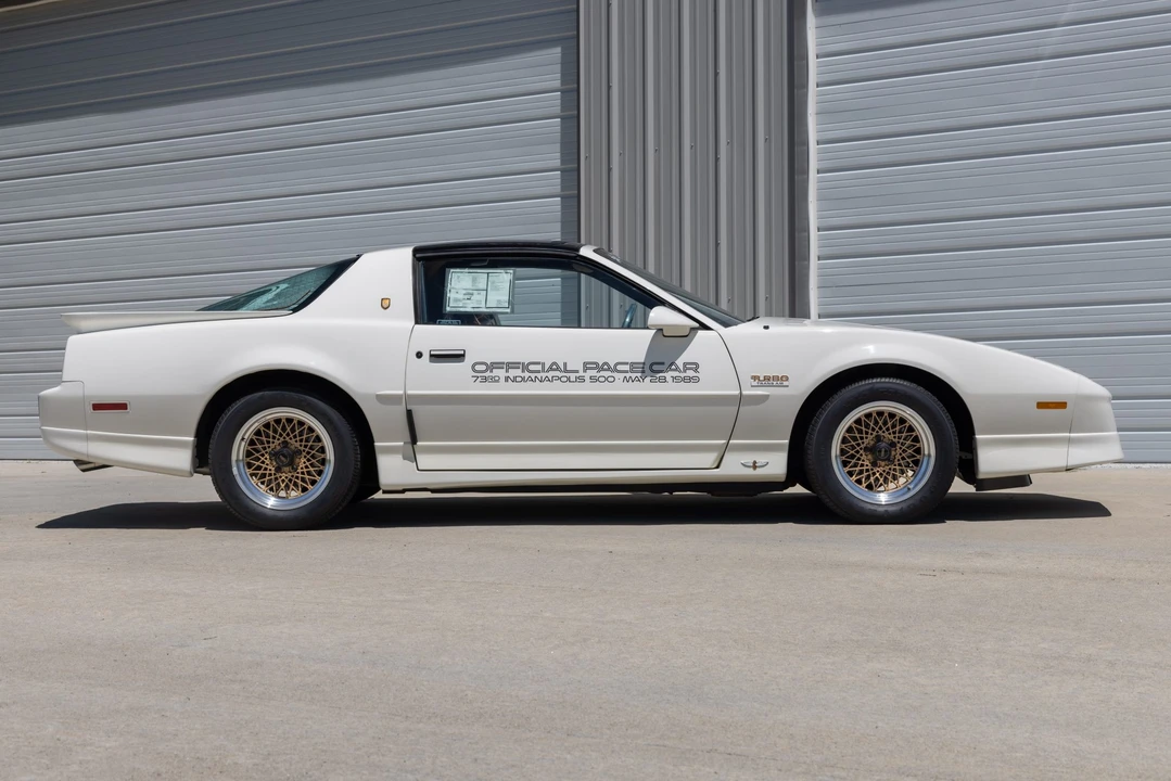1989 Pontiac Firebird Trans Am 3rd Gen - Image 18 of 31