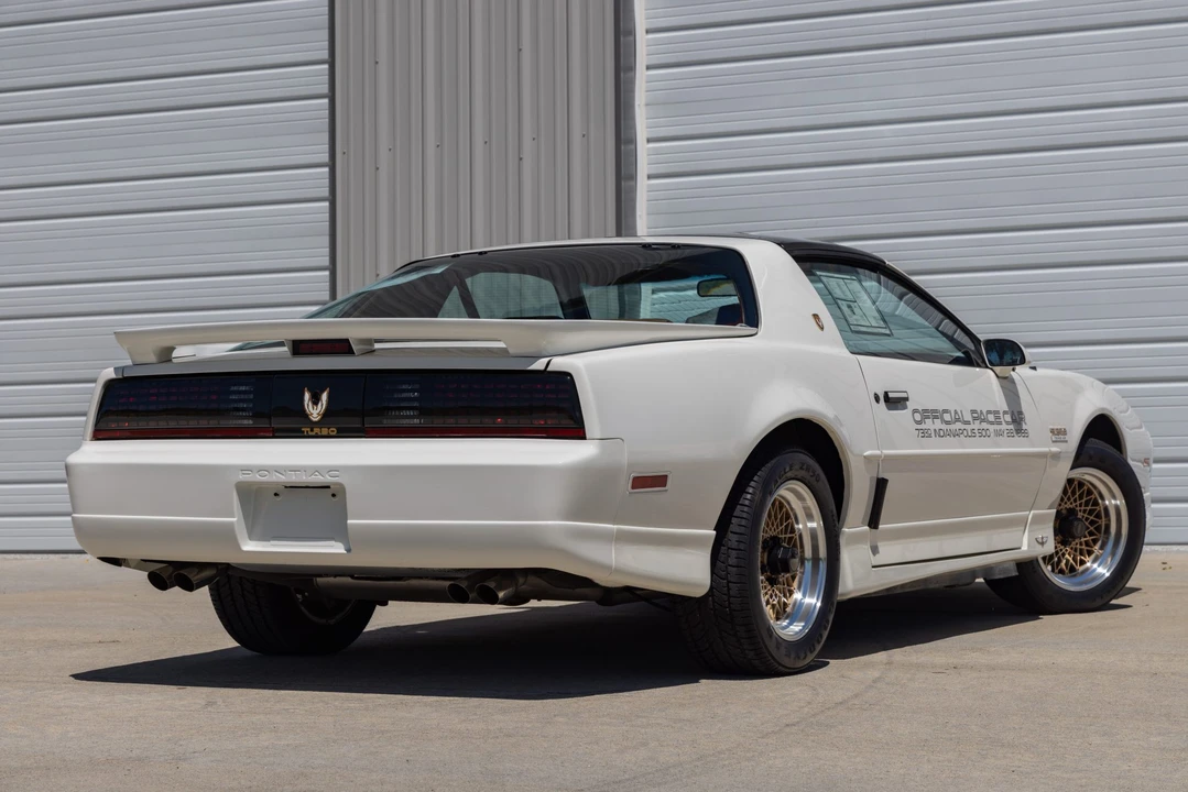 1989 Pontiac Firebird Trans Am 3rd Gen - Image 15 of 31