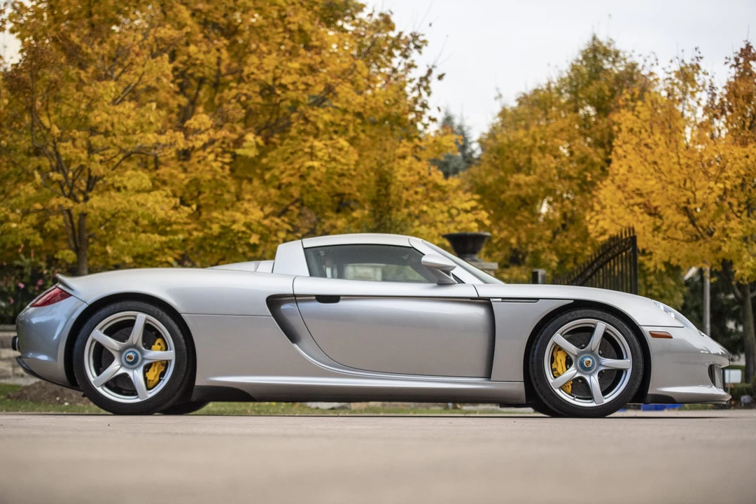 2005 Porsche Carrera GT - Image 11 of 31
