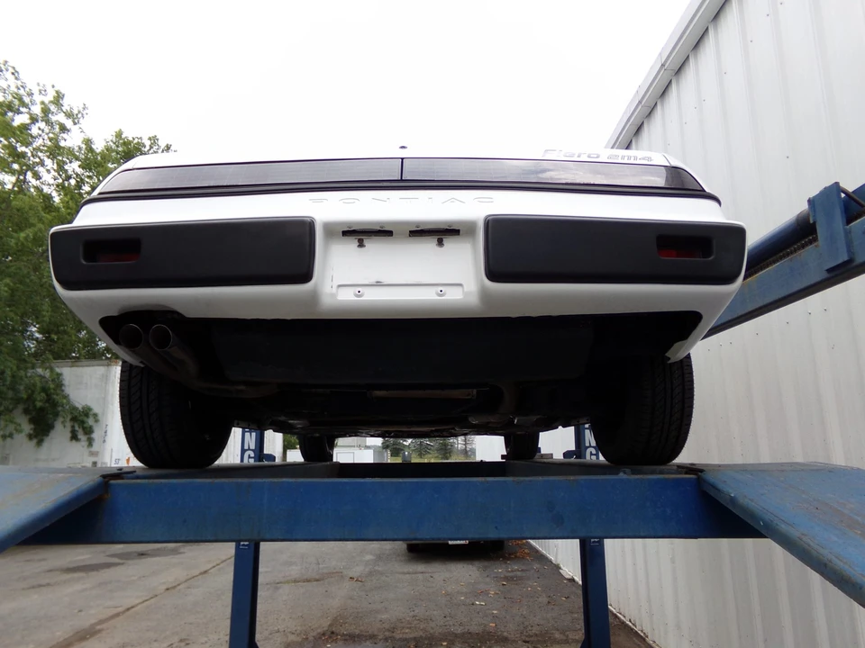 1984 Pontiac Fiero - Image 25 of 31