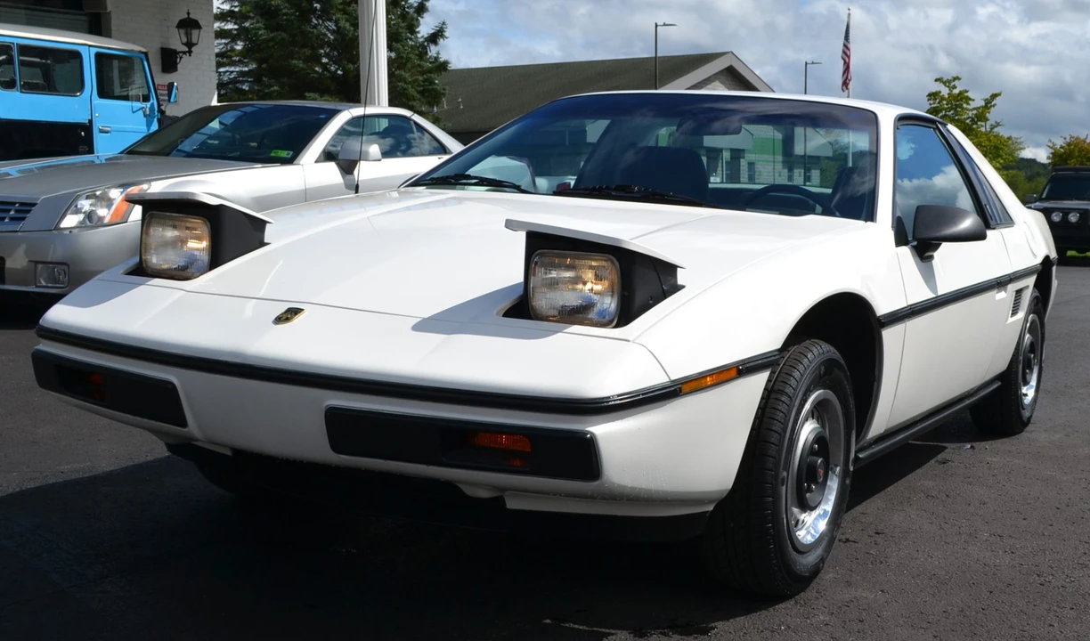 1984 Pontiac Fiero - Image 30 of 31
