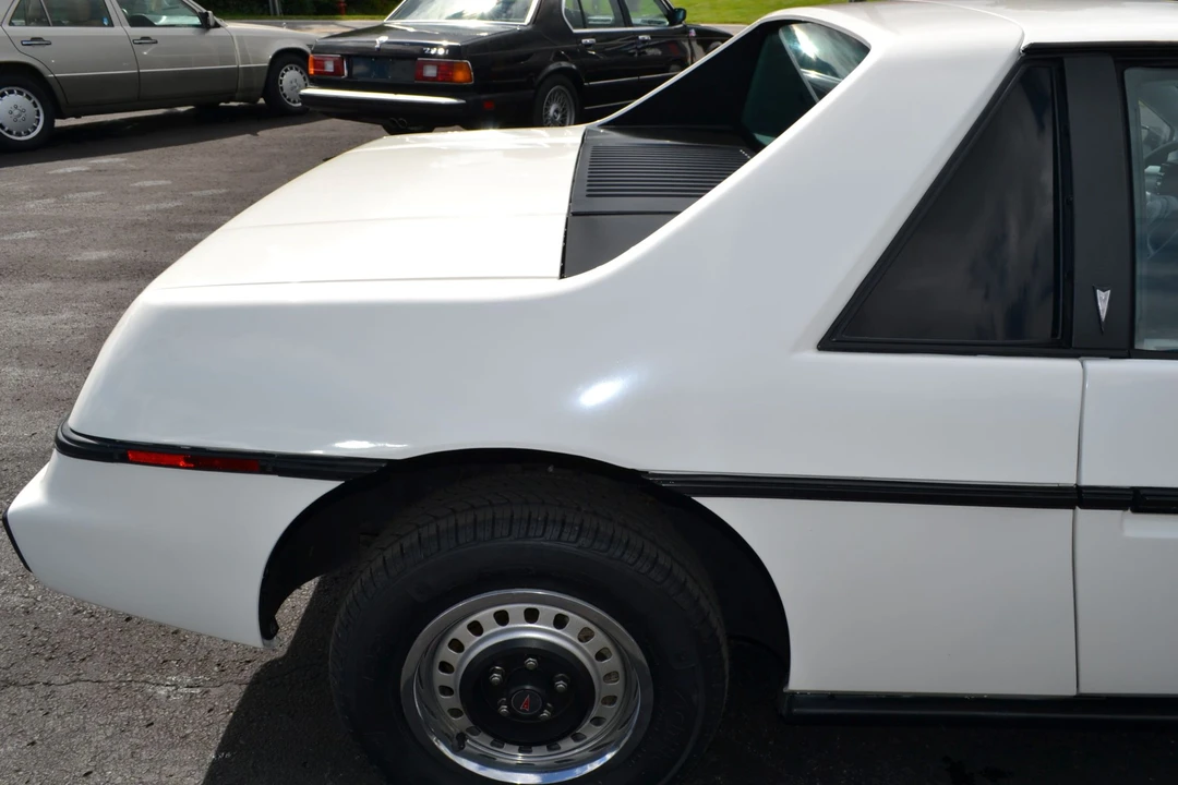 1984 Pontiac Fiero - Image 20 of 31