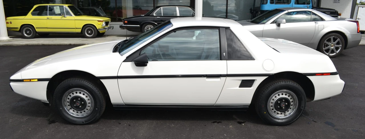 1984 Pontiac Fiero - Image 13 of 31