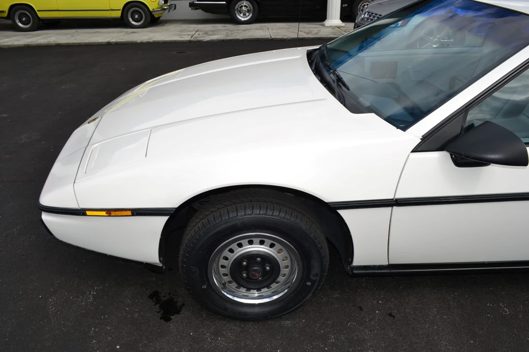 1984 Pontiac Fiero - Image 17 of 31
