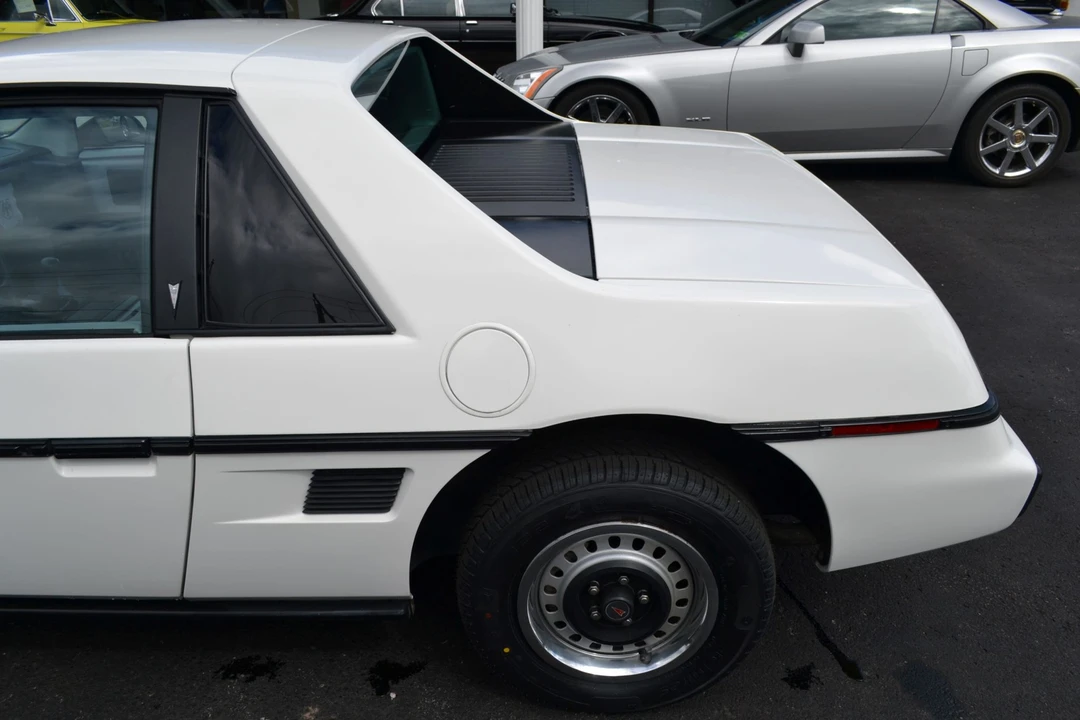 1984 Pontiac Fiero - Image 19 of 31