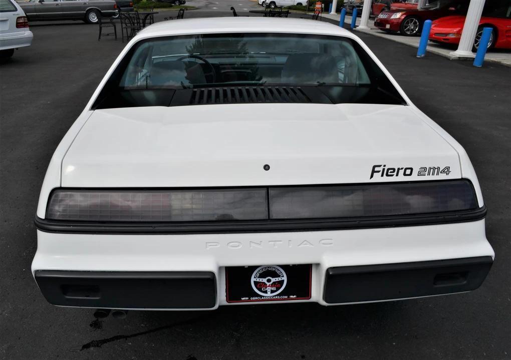 1984 Pontiac Fiero - Image 8 of 31