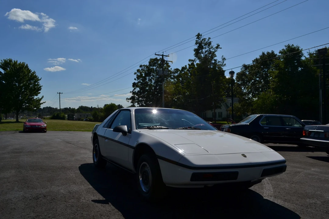1984 Pontiac Fiero - Image 2 of 31