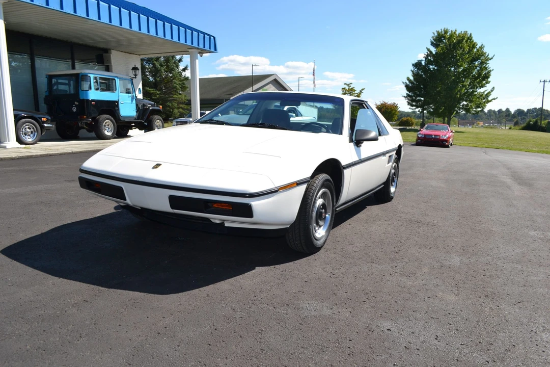1984 Pontiac Fiero - Image 14 of 31