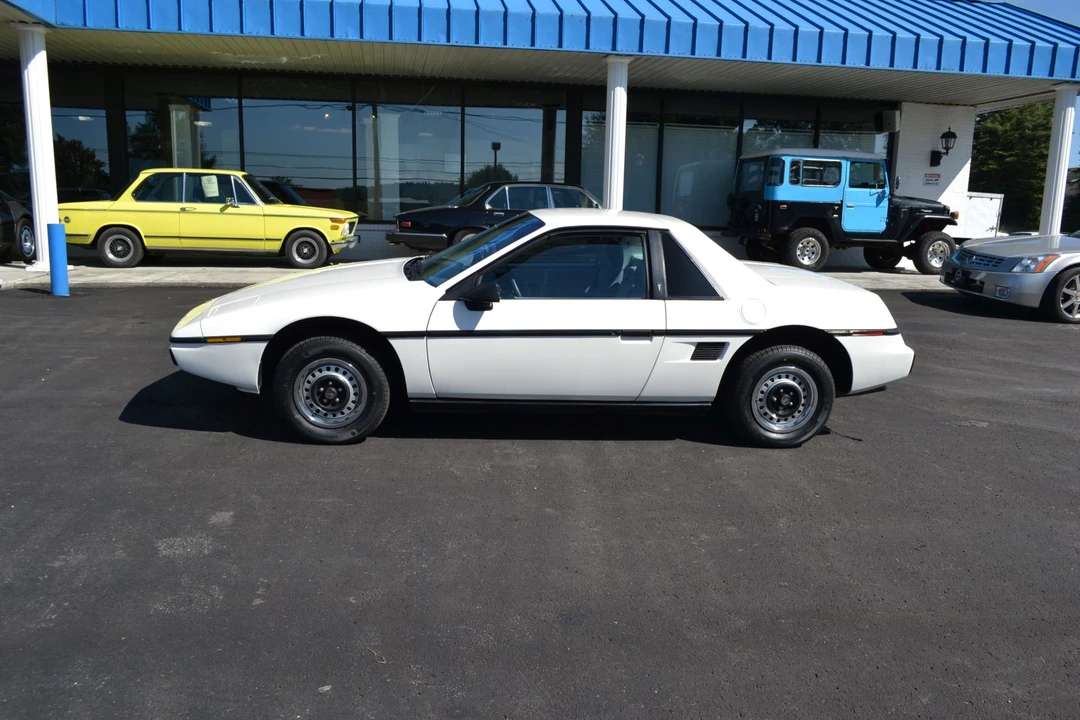 1984 Pontiac Fiero - Image 11 of 31