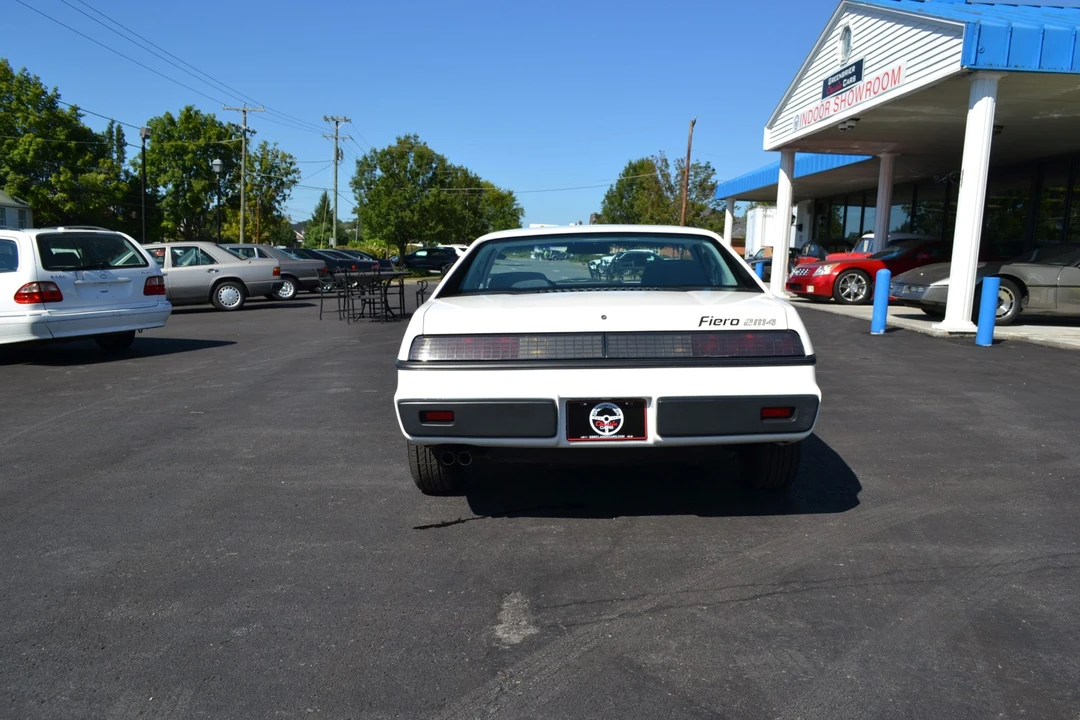 1984 Pontiac Fiero - Image 6 of 31