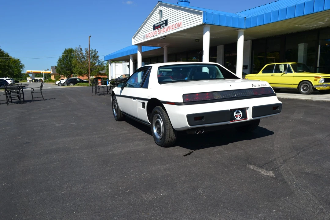 1984 Pontiac Fiero - Image 9 of 31