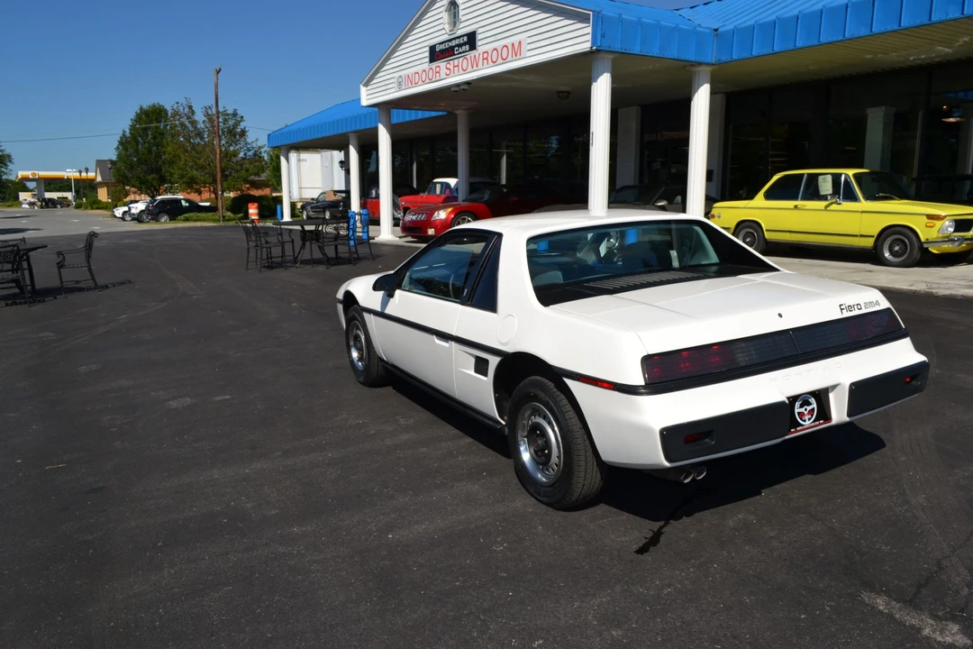 1984 Pontiac Fiero - Image 10 of 31