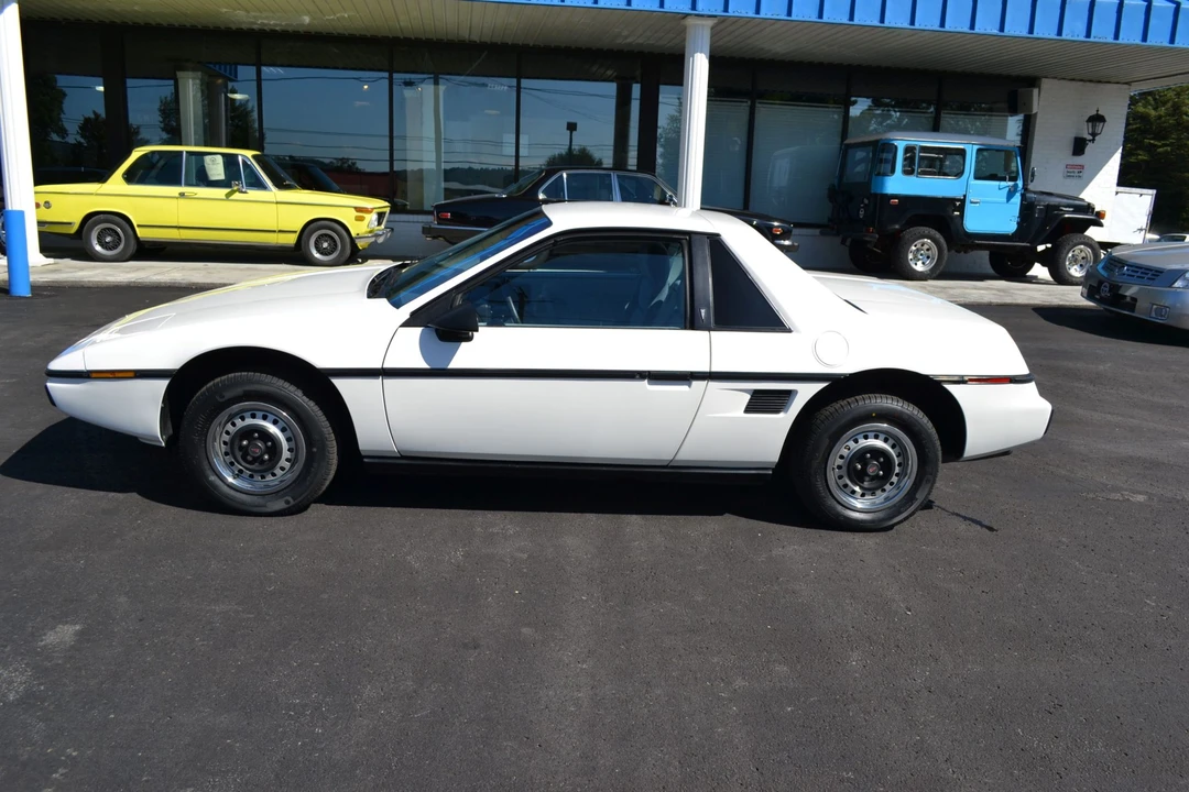 1984 Pontiac Fiero - Image 12 of 31