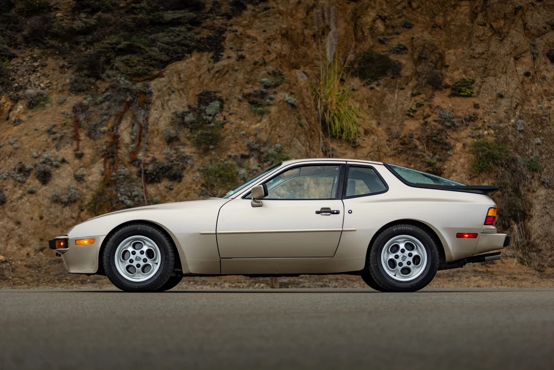 1985 Porsche 944 - Image 10 of 31
