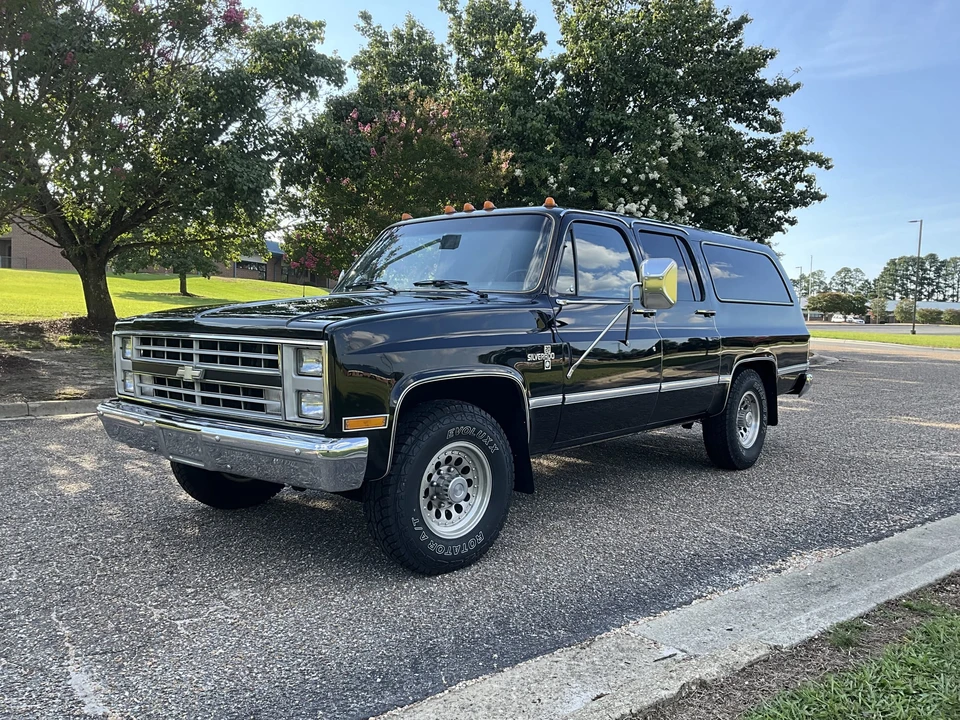 1986 Chevrolet Suburban 7th Gen - Image 4 of 31