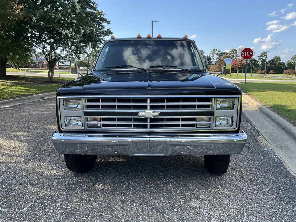 1986 Chevrolet Suburban 7th Gen - Image 23 of 31